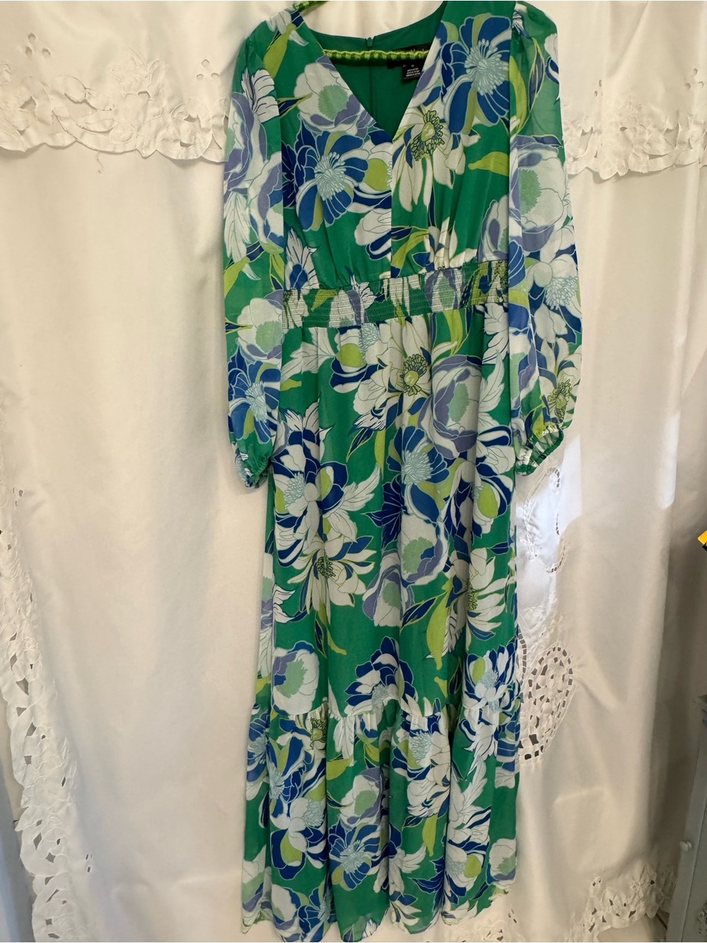 Jessica Howard NWT Flowy Maxi Dress with fitted waist and ruffled hem